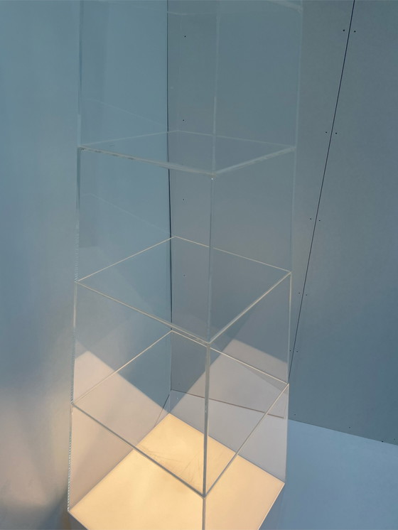 Image 1 of Plexiglas vitrine piramide display