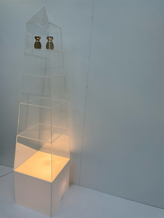 Image 1 of Plexiglas vitrine piramide display