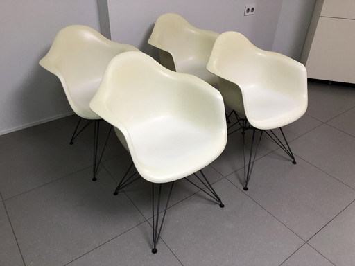 4x Vitra DAR eetkamerstoelen