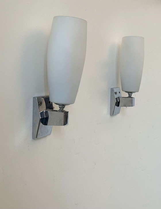 Image 1 of Orienteerbare wandlampen, chroom en opaline, Frankrijk 1970