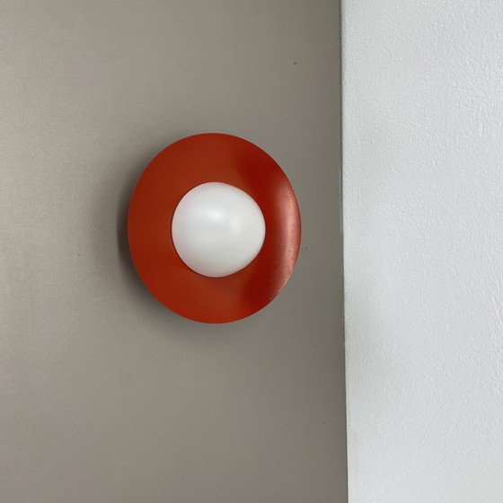 Image 1 of Rode Ronde 20cm Stilnovo Stijl Metalen Opaline Glazen Wandlamp, Italië, 1960S