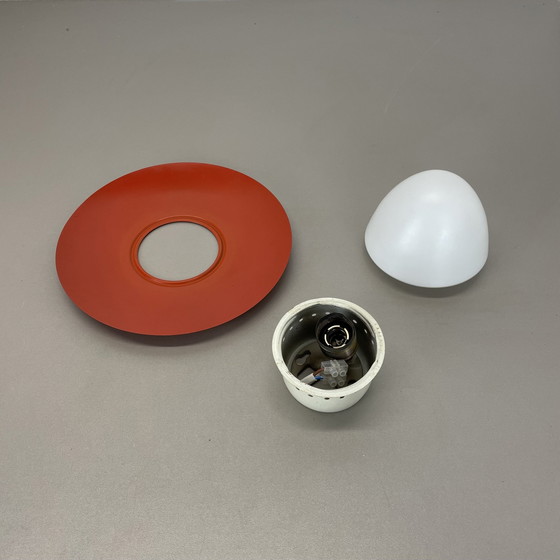 Image 1 of Rode Ronde 20cm Stilnovo Stijl Metalen Opaline Glazen Wandlamp, Italië, 1960S