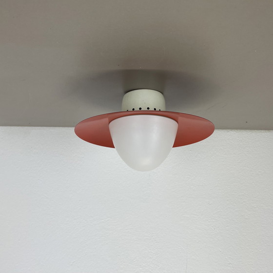 Image 1 of Rode Ronde 20cm Stilnovo Stijl Metalen Opaline Glazen Wandlamp, Italië, 1960S