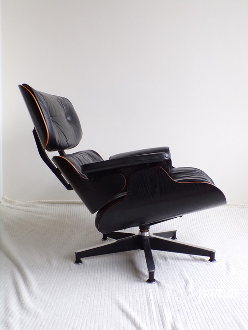 Eames Lounge-Chair by Herman Miller