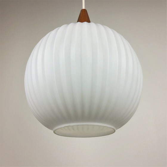 Image 1 of Vintage hanglamp van teakhout en opaline, jaren 1960