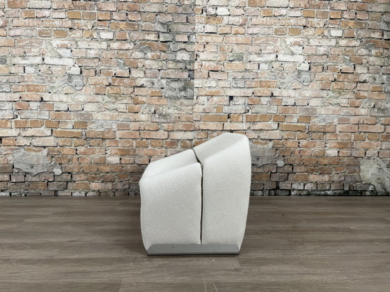 Image 1 of Artifort Groovy (M-Chair) creme fauteuil