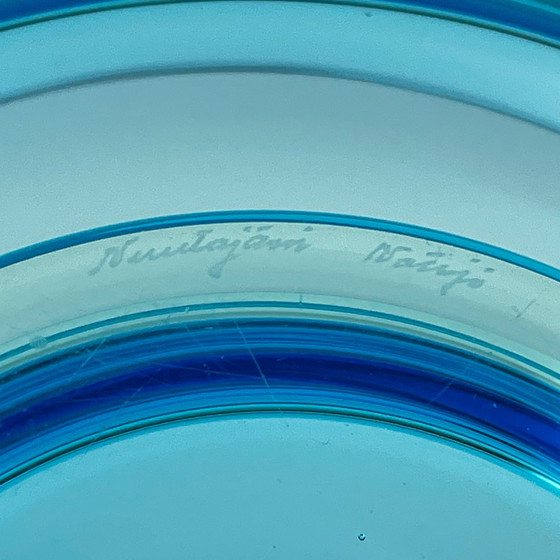 Image 1 of Kaj Franck - Een groot topaasblauw en helder glazen kunstobject, model KF 261 - Nuutajärvi-Notsjö Finland circa 1965