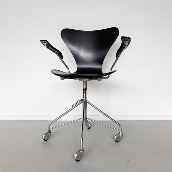 Image 1 of Fritz Hansen, Arne Jacobsen - Draaibare bureaustoel