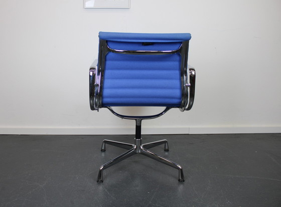 Image 1 of Set van 4 Vitra Eames EA 107 stoelen, Chroom, blauw 