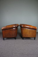 2x Vintage schapenleren clubfauteuils