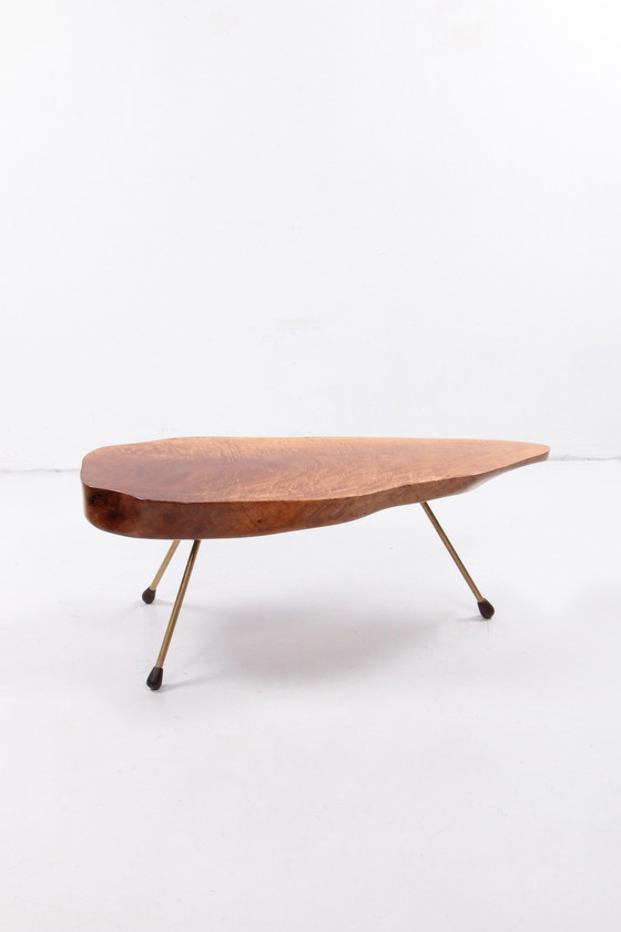 Image 1 of Carl Aubock Design Salontafel notenhout met koperen poten jaren 50 Oostenrijk.