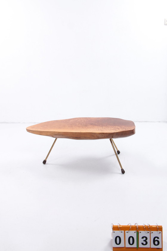 Image 1 of Carl Aubock Design Salontafel notenhout met koperen poten jaren 50 Oostenrijk.