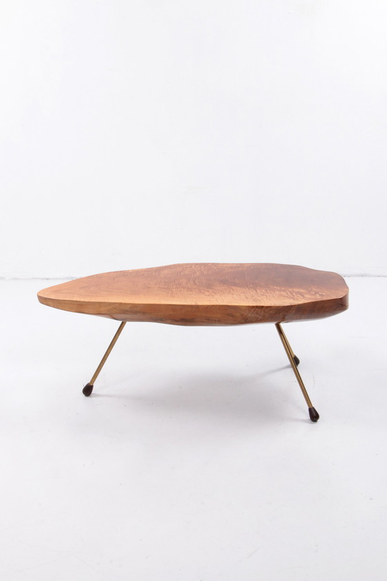 Image 1 of Carl Aubock Design Salontafel notenhout met koperen poten jaren 50 Oostenrijk.