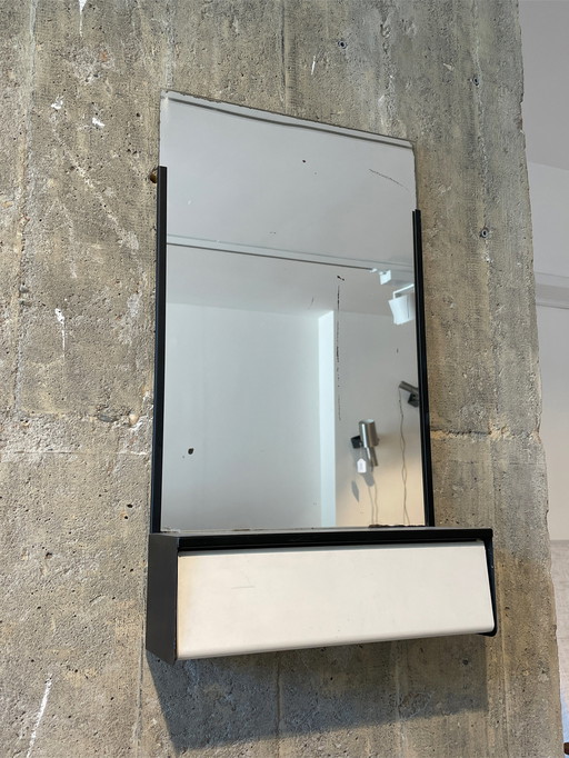 Vintage wandspiegel met planchet