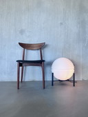 D&T design vloerlamp met metalen poot en glasbol