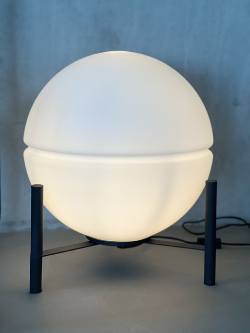 D&T design vloerlamp met metalen poot en glasbol