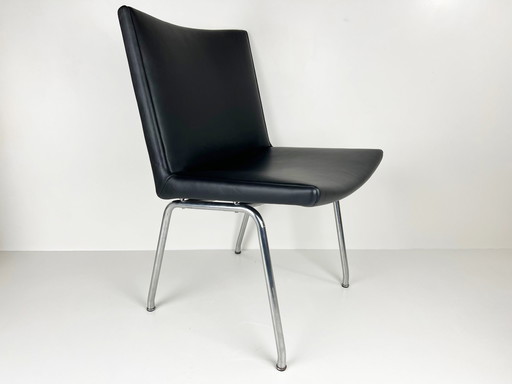 AP 40 airport chair van Hans J. Wegner voor A.P. Stolen, 1960