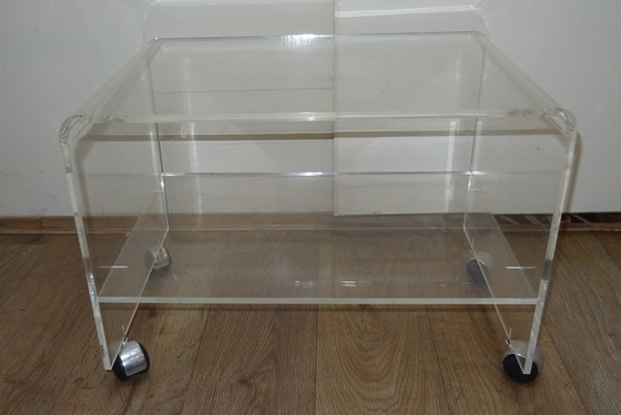 Image 1 of Vintage Plexiglas bijzettafeltje