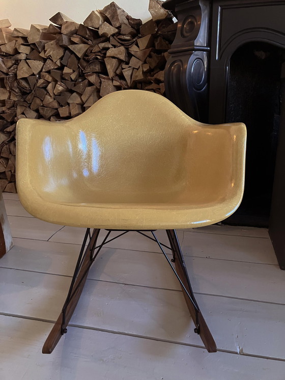 Image 1 of Eames Miller RAR schommelstoel