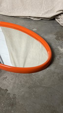 Grafische oranje space age ovale spiegel