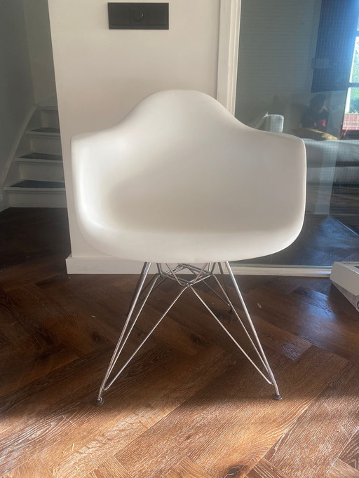 6 x DAR Eames eetkamerstoelen