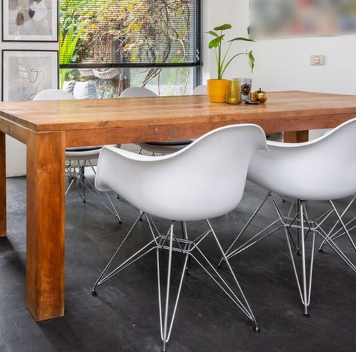 6 x DAR Eames eetkamerstoelen