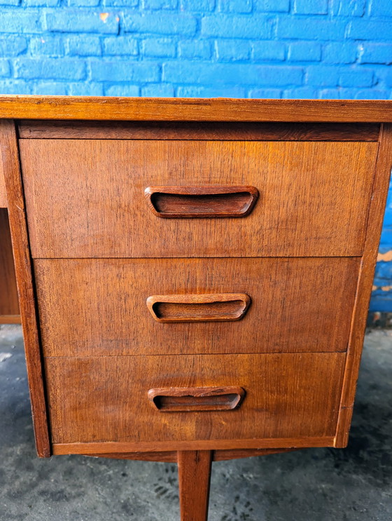 Image 1 of Deens teak bureau jaren 60