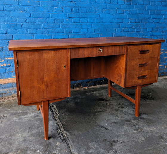 Image 1 of Deens teak bureau jaren 60