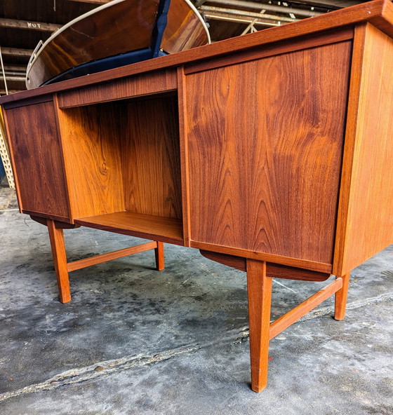 Image 1 of Deens teak bureau jaren 60