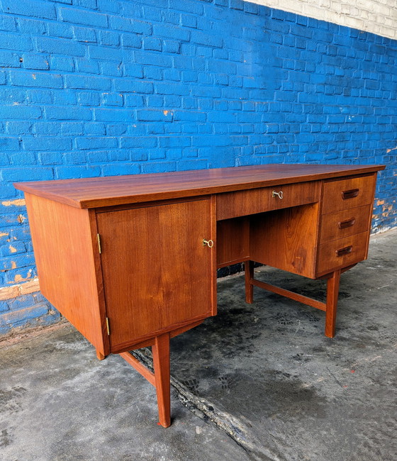 Image 1 of Deens teak bureau jaren 60