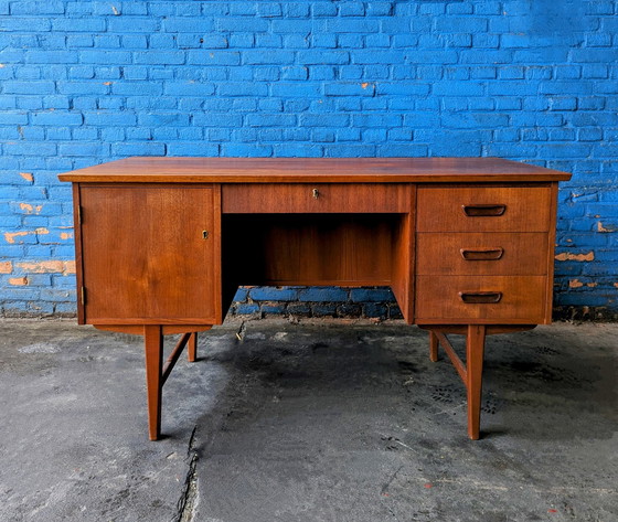 Image 1 of Deens teak bureau jaren 60