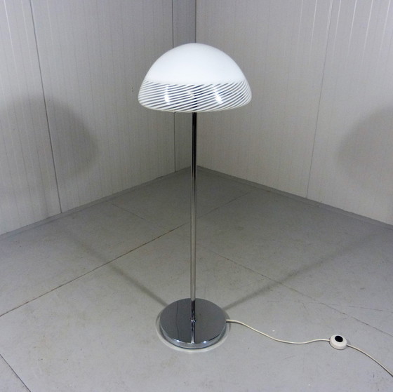 Image 1 of Italiaanse vloerlamp glazen kap 1960's