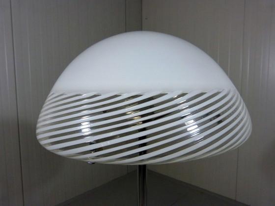 Image 1 of Italiaanse vloerlamp glazen kap 1960's