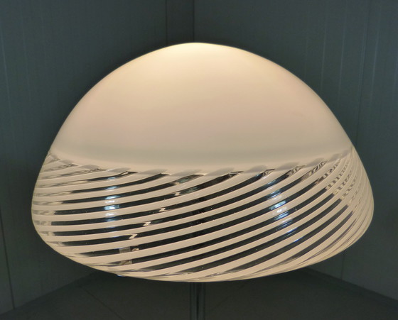 Image 1 of Italiaanse vloerlamp glazen kap 1960's