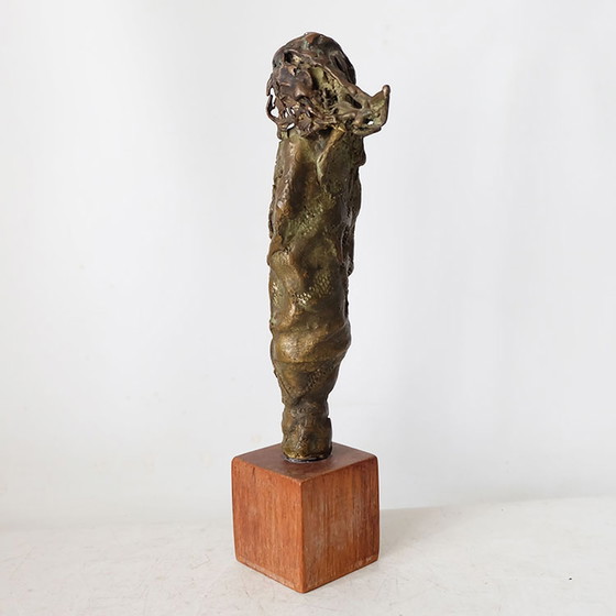 Image 1 of Dick Loef (1924-1983) - Bronzen sculptuur op een houten sokkel.