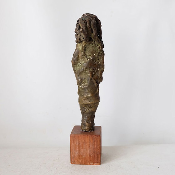 Image 1 of Dick Loef (1924-1983) - Bronzen sculptuur op een houten sokkel.