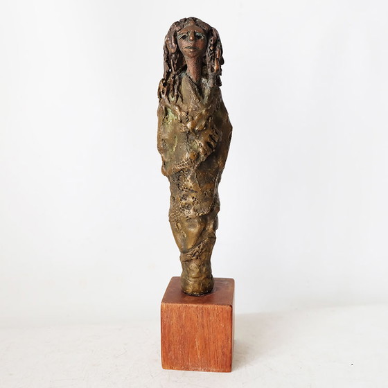 Image 1 of Dick Loef (1924-1983) - Bronzen sculptuur op een houten sokkel.