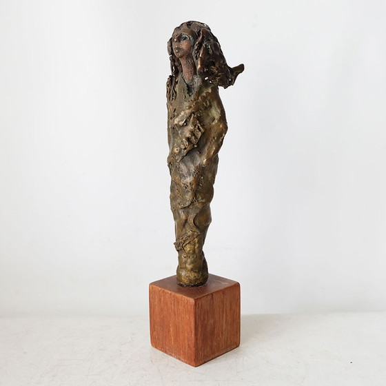 Image 1 of Dick Loef (1924-1983) - Bronzen sculptuur op een houten sokkel.