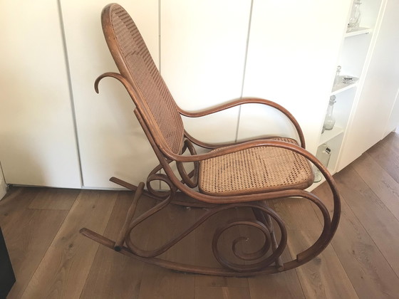 Image 1 of Thonet vintage schommelstoel