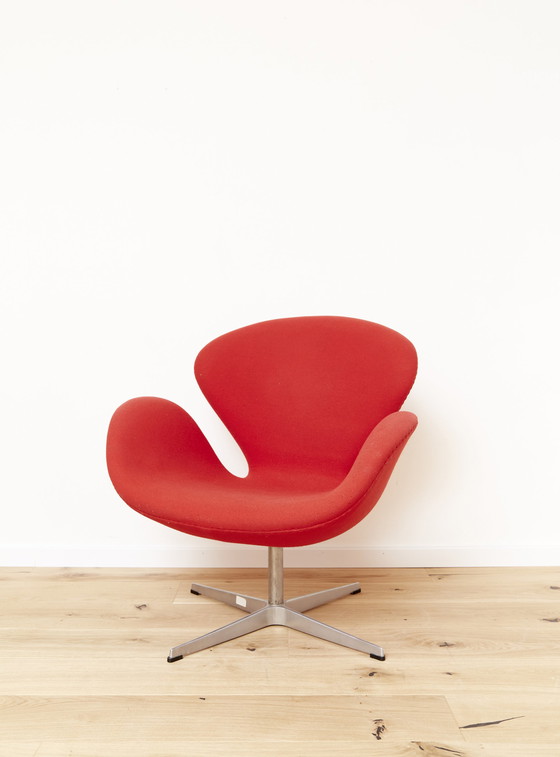 Image 1 of Arne Jacobsen Swan-stoel voor Fritz Hansen