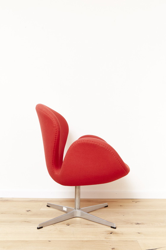 Image 1 of Arne Jacobsen Swan-stoel voor Fritz Hansen