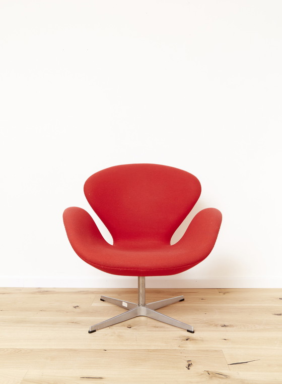 Image 1 of Arne Jacobsen Swan-stoel voor Fritz Hansen