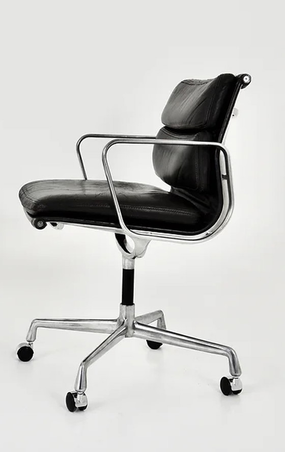 Image 1 of 1 ICF Soft Pad-stoelen van Charles & Ray Eames