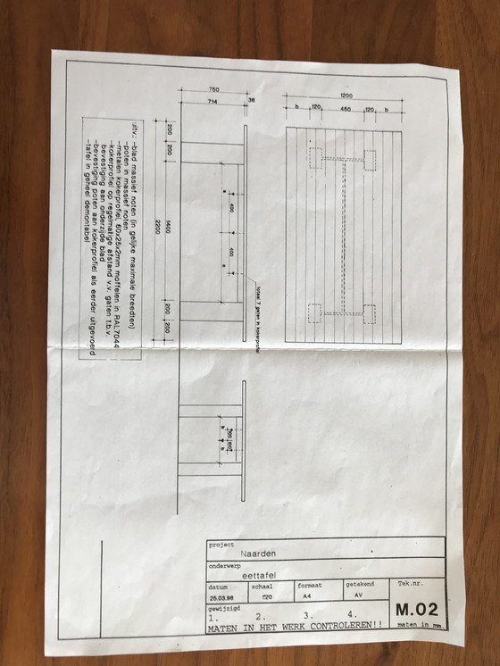 Image 1 of Moderne notenhouten eettafel