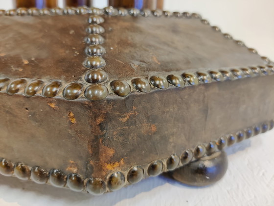 Image 1 of Art deco leren bijzettafel met studs, jaren 30