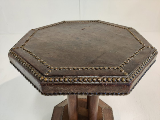 Image 1 of Art deco leren bijzettafel met studs, jaren 30