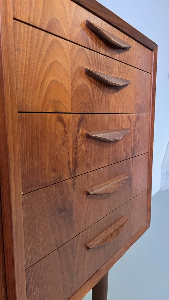 Image 1 of Vintage Deens sideboard in teak 