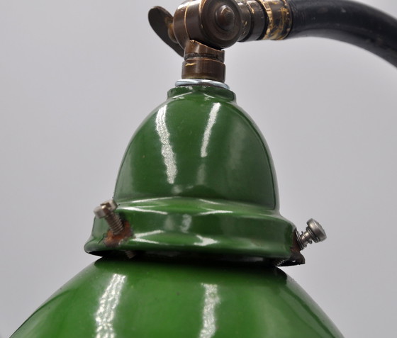 Image 1 of Groene industriële werkplaatslamp - Bauhaus stijl (jaren '30)