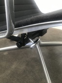 Vitra EAMES  EA 124  fauteuil EA 125 voetenbank