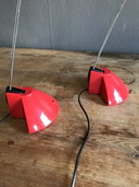 2 x Memphis style bureaulampen rood